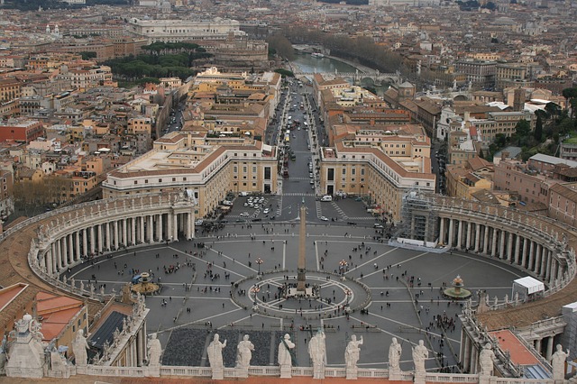 Los Inquilinos del Palacio Vaticano